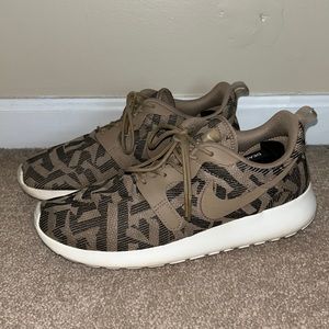 Nike roshe run women’s size 9.5 worn